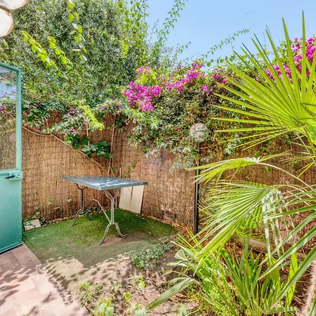 Apartment With Garden - Happy *